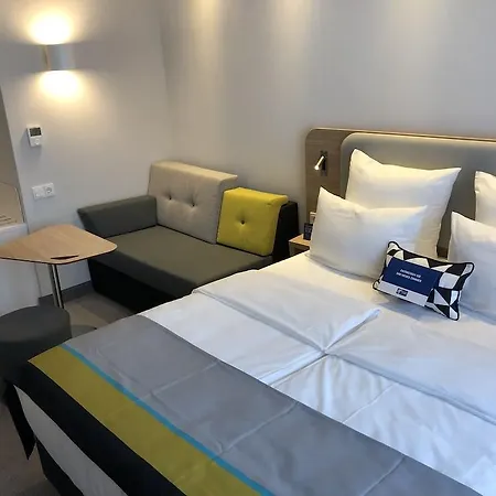 Express - East By Ihg Otel