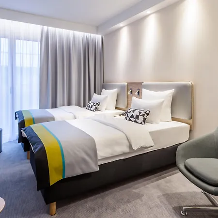 Express - East By Ihg 3*