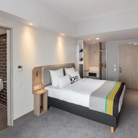 Express - East By Ihg