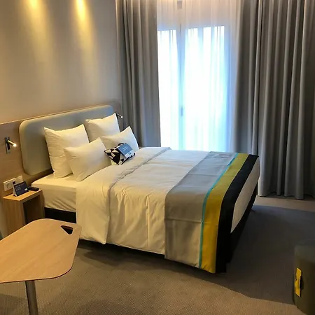 Express - East By Ihg