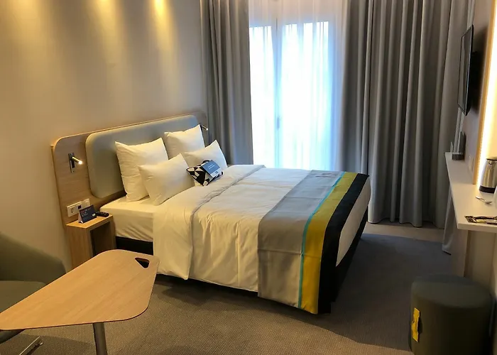 Express - East By Ihg