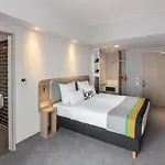 Express - East By Ihg