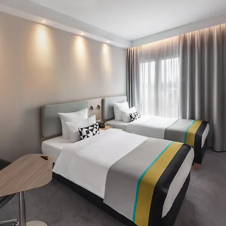 Express - East By Ihg 3*