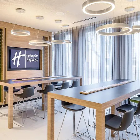 Express - East By Ihg 3*