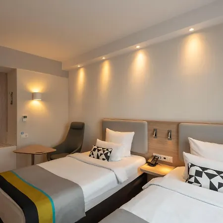 Отель Express - East By Ihg 3*