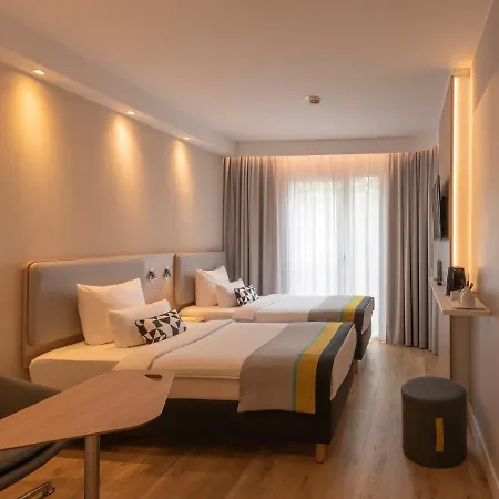 Express - East By Ihg