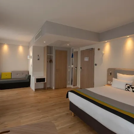 Express - East By Ihg Hotel 3*