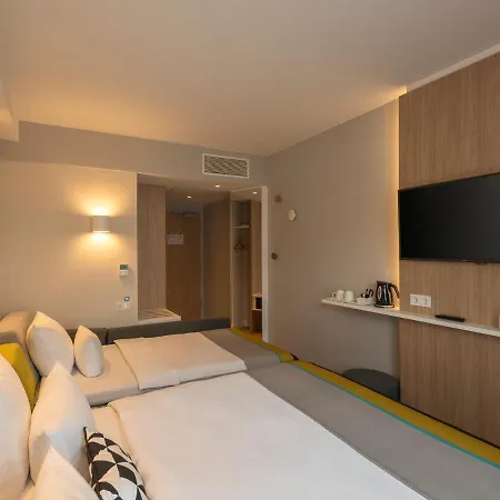 Express - East By Ihg Hotel