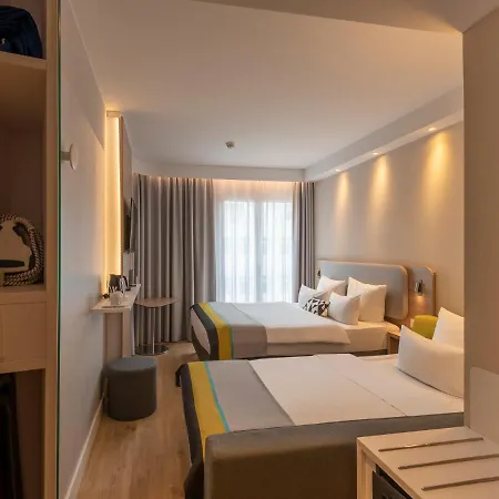 Express - East By Ihg Hotel