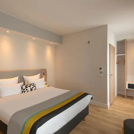 Express - East By Ihg Отель 3*