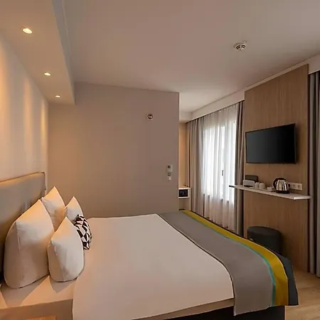 Express - East By Ihg