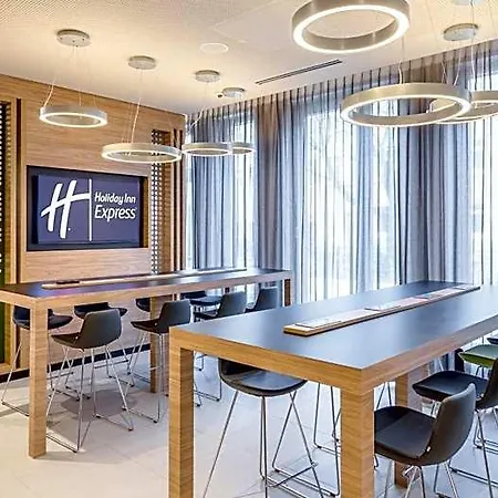 Express - East By Ihg