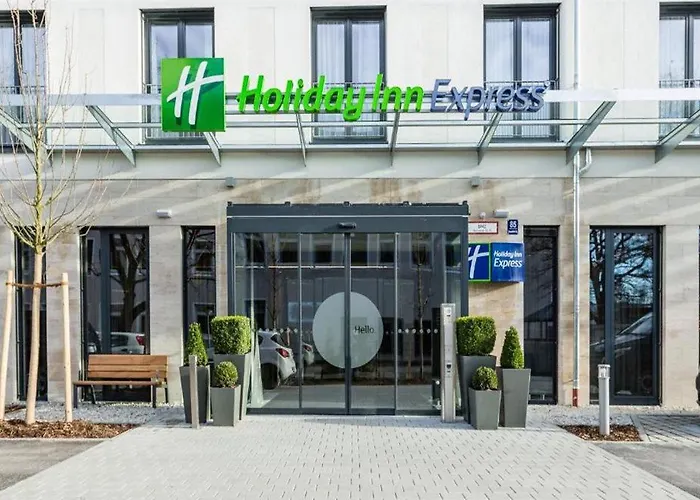 Express - East By Ihg
