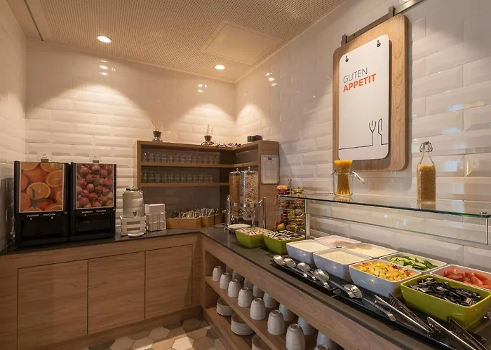 Express - East By Ihg