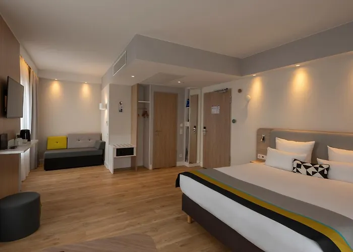 Express - East By Ihg Hotel 3*