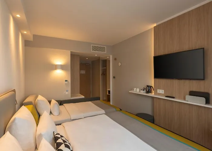 Express - East By Ihg Hotel