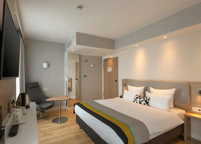 Express - East By Ihg Hotel 3*
