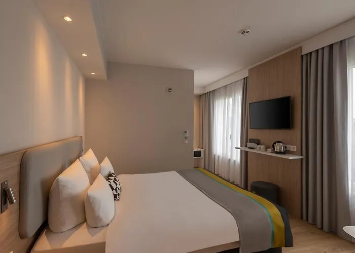 Express - East By Ihg Hotel