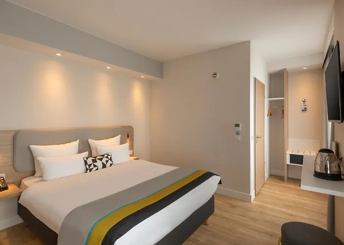 Express - East By Ihg Hotel 3*
