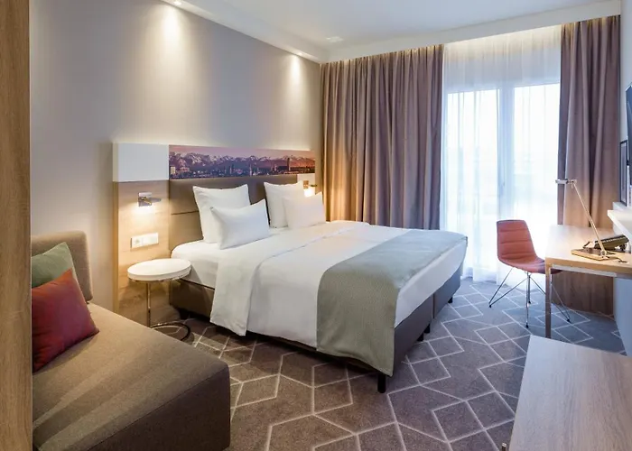 Express - East By Ihg Hotel