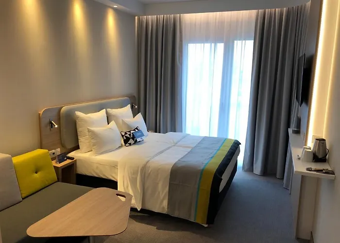 Express - East By Ihg Hotel