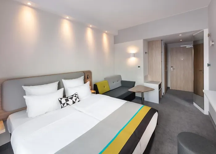 Express - East By Ihg Hotel 3*
