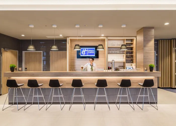 Express - East By Ihg 3*