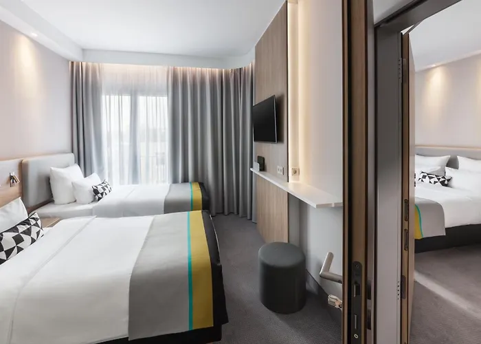 Express - East By Ihg