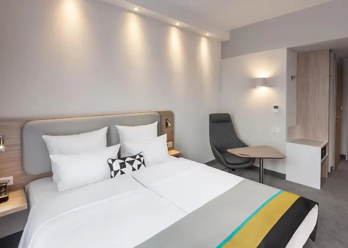 Express - East By Ihg Hotel