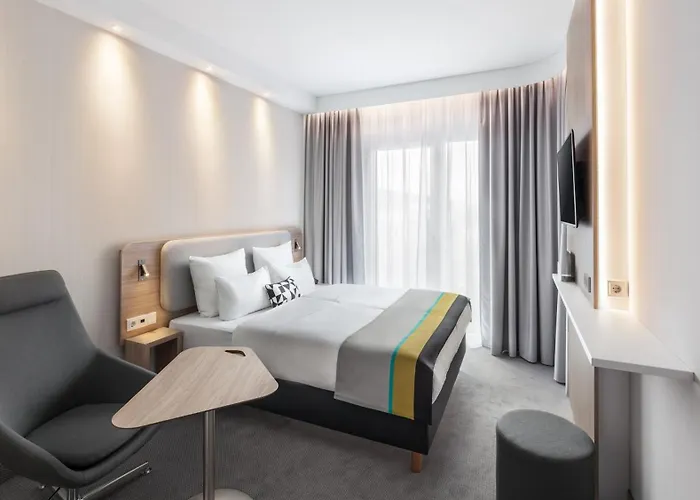 Express - East By Ihg Hotel 3*
