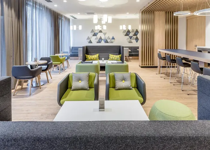 Express - East By Ihg 3*