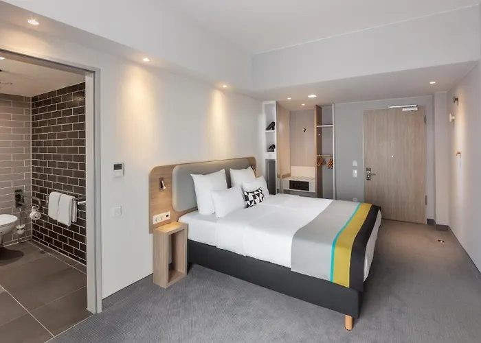 Express - East By Ihg