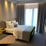 Express - East By Ihg Hotel