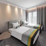 Express - East By Ihg 3*