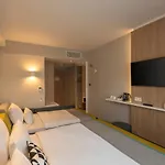 Express - East By Ihg Hotel